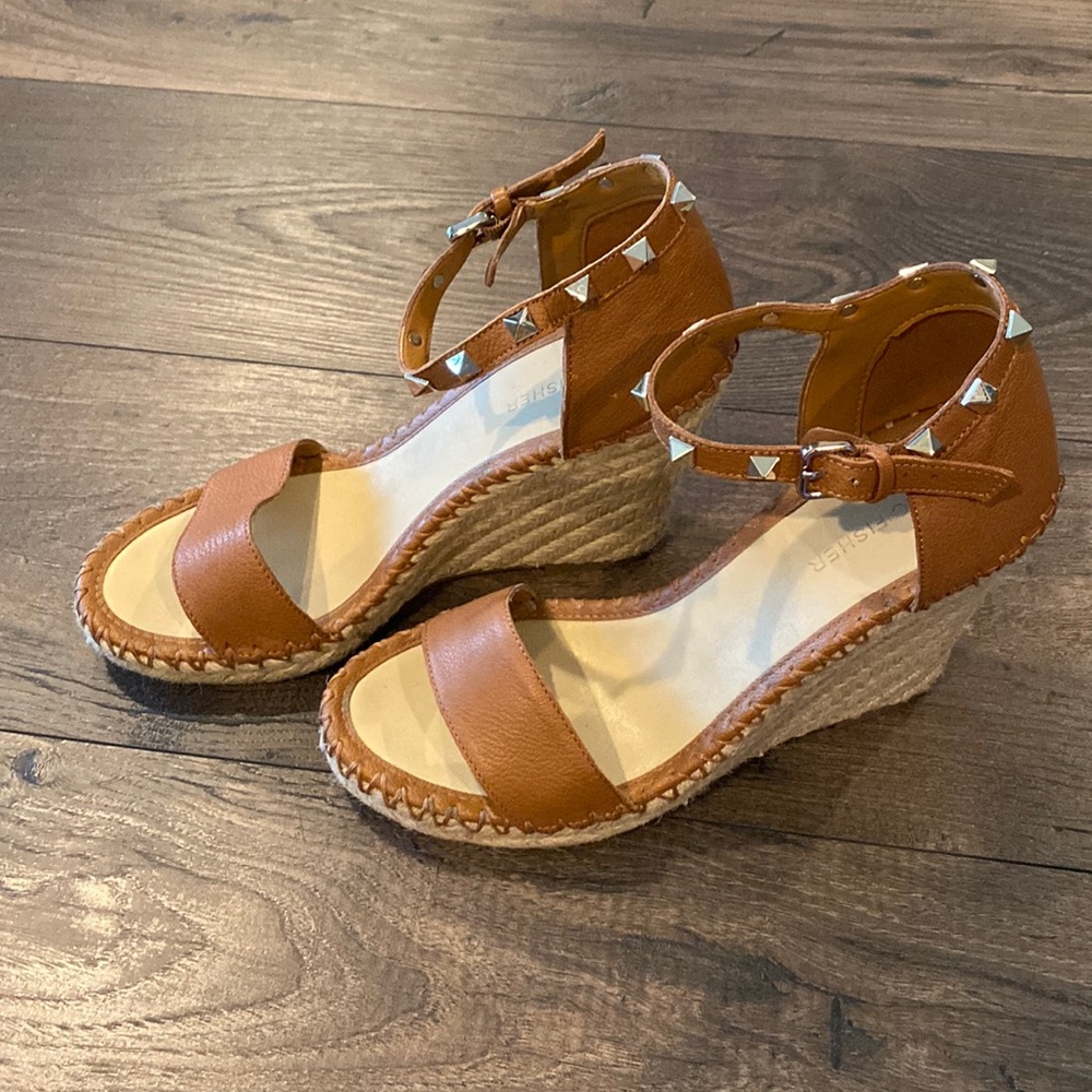 MARC FISHER ESPADRILLE STUDDED WEDGE SANDAL, BROWN 8.5